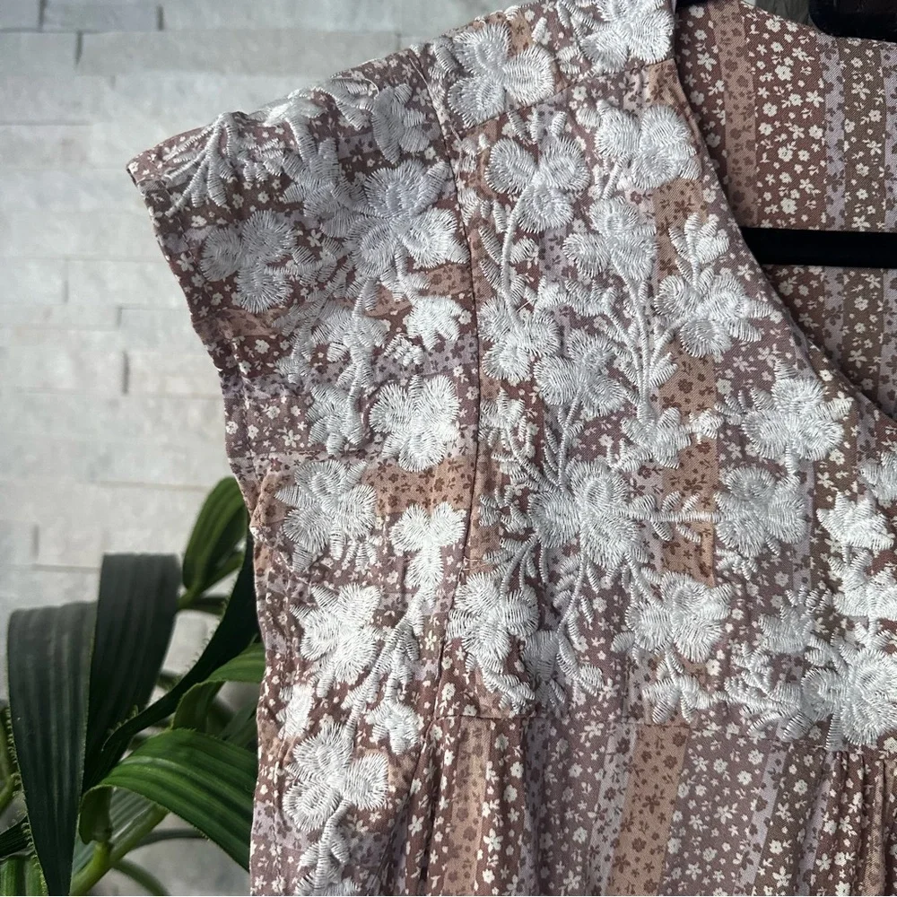 Savanna Jane Boho Cream Tan Brown Embroidered Floral Cap Sleeve Top Size 1X - Picture 3 of 9